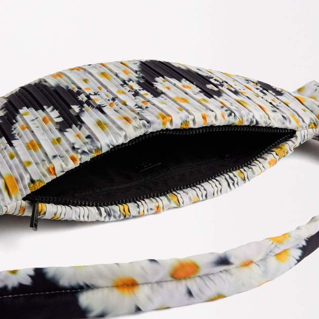 Bolso de hombro con estampado de margaritas de Parfois1 Bolso de hombro con estampado de margaritas de Parfois1