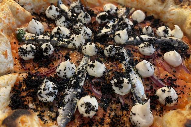 La pizza de Grècia de Margarit / Foto: Jordi Tubella La pizza de Grècia de Margarit / Foto: Jordi Tubella