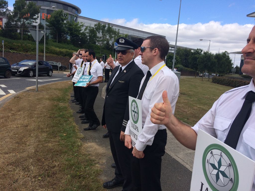 Primer dia de la vaga de Ryanair: fins a 200 vols afectats a tot l'Estat