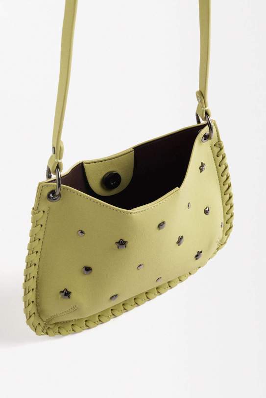 Bolso de hombro con tachuelas Bolso de hombro con tachuelas