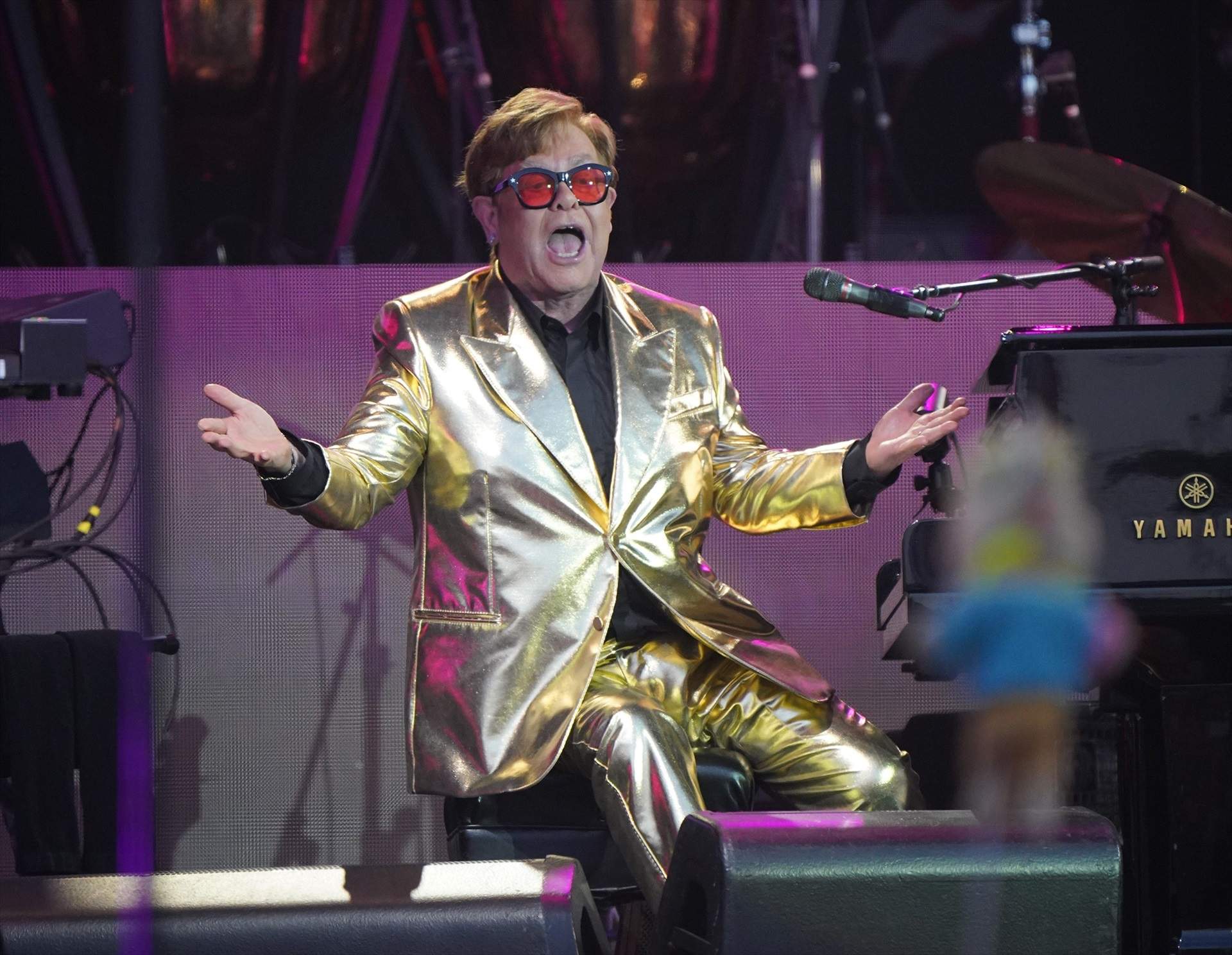 Elton John estrena canción y publicará nuevo disco el próximo abril
