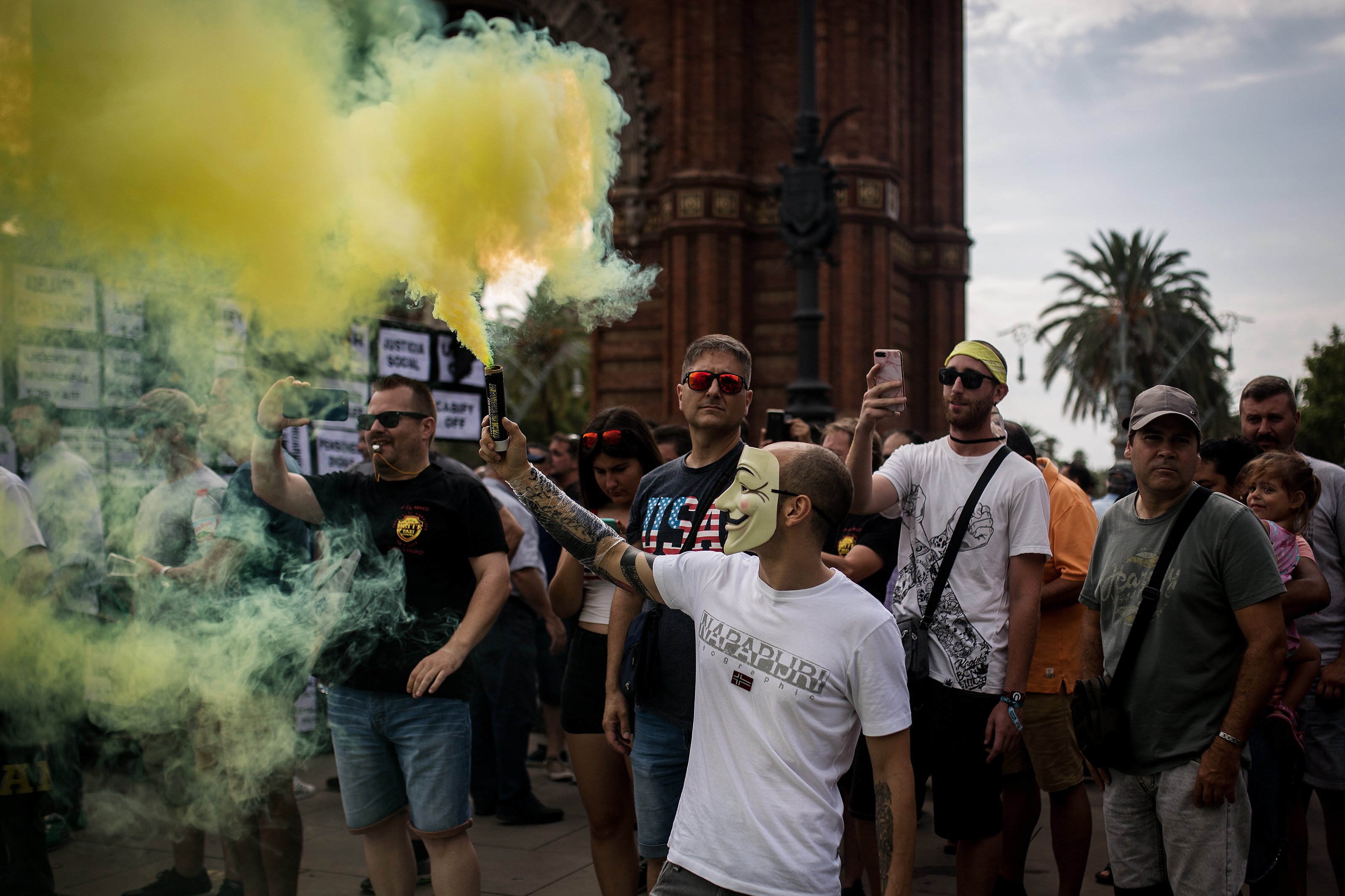 Les impactants imatges de la manifestació de taxistes