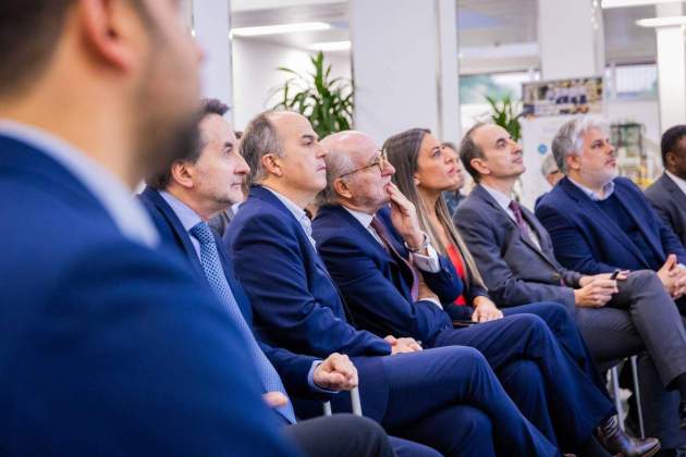 Les cúpules de Junts i Repsol aquest divendres a la planta de l'empresa al Camp de Tarragona Les cúpules de Junts i Repsol aquest divendres a la planta de l'empresa al Camp de Tarragona