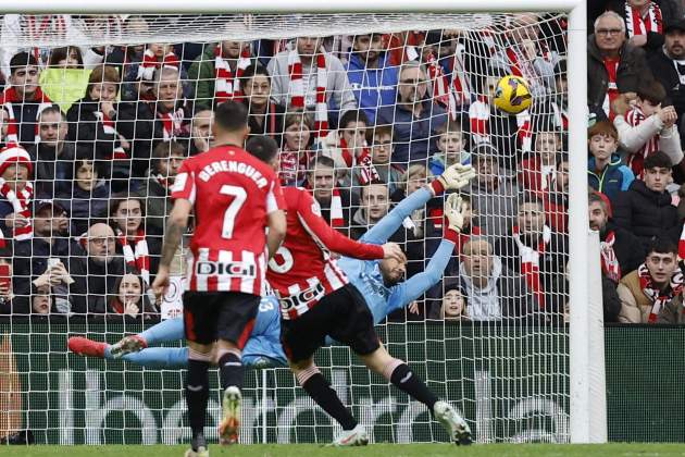 Oihan Sancet gol penalti Girona / Foto: EFE Oihan Sancet gol penalti Girona / Foto: EFE