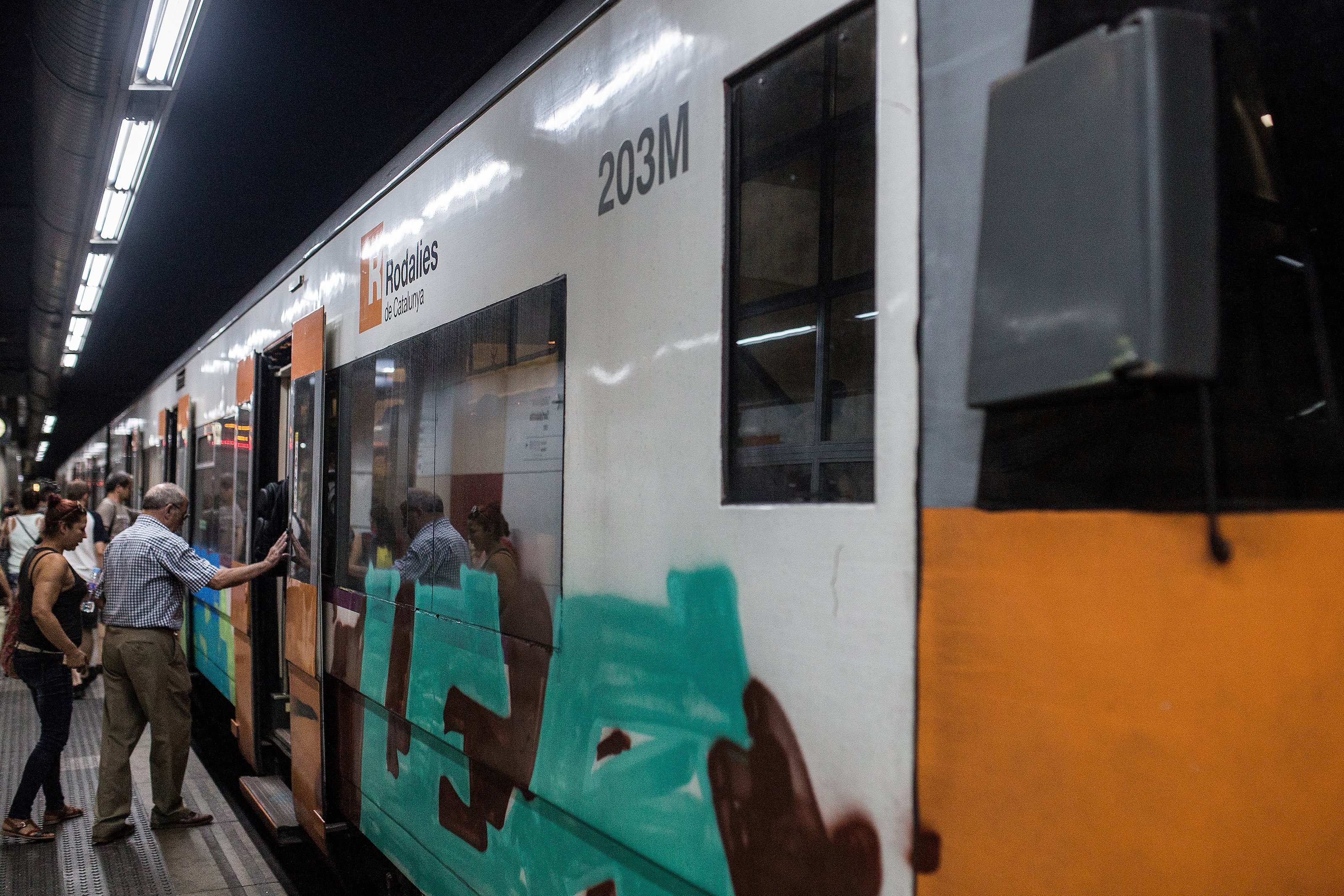 Renfe responsabiliza a los grafiteros de los retrasos en Rodalies