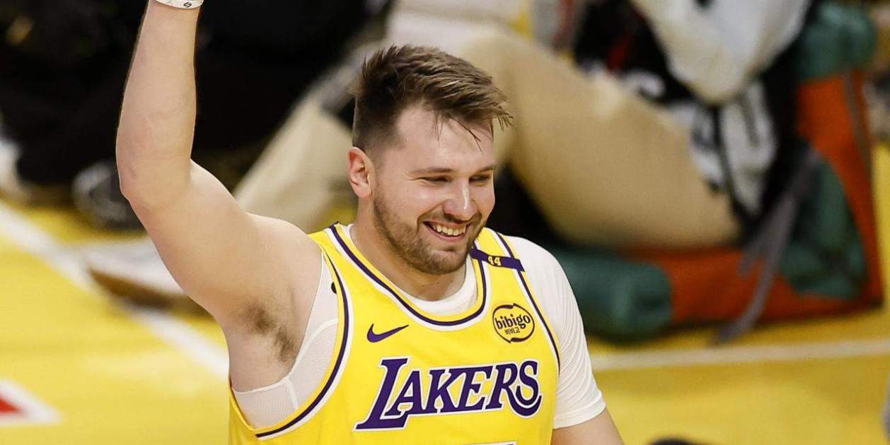 Ilusión y regalos en una noche memorable en los Lakers con el debut de ...