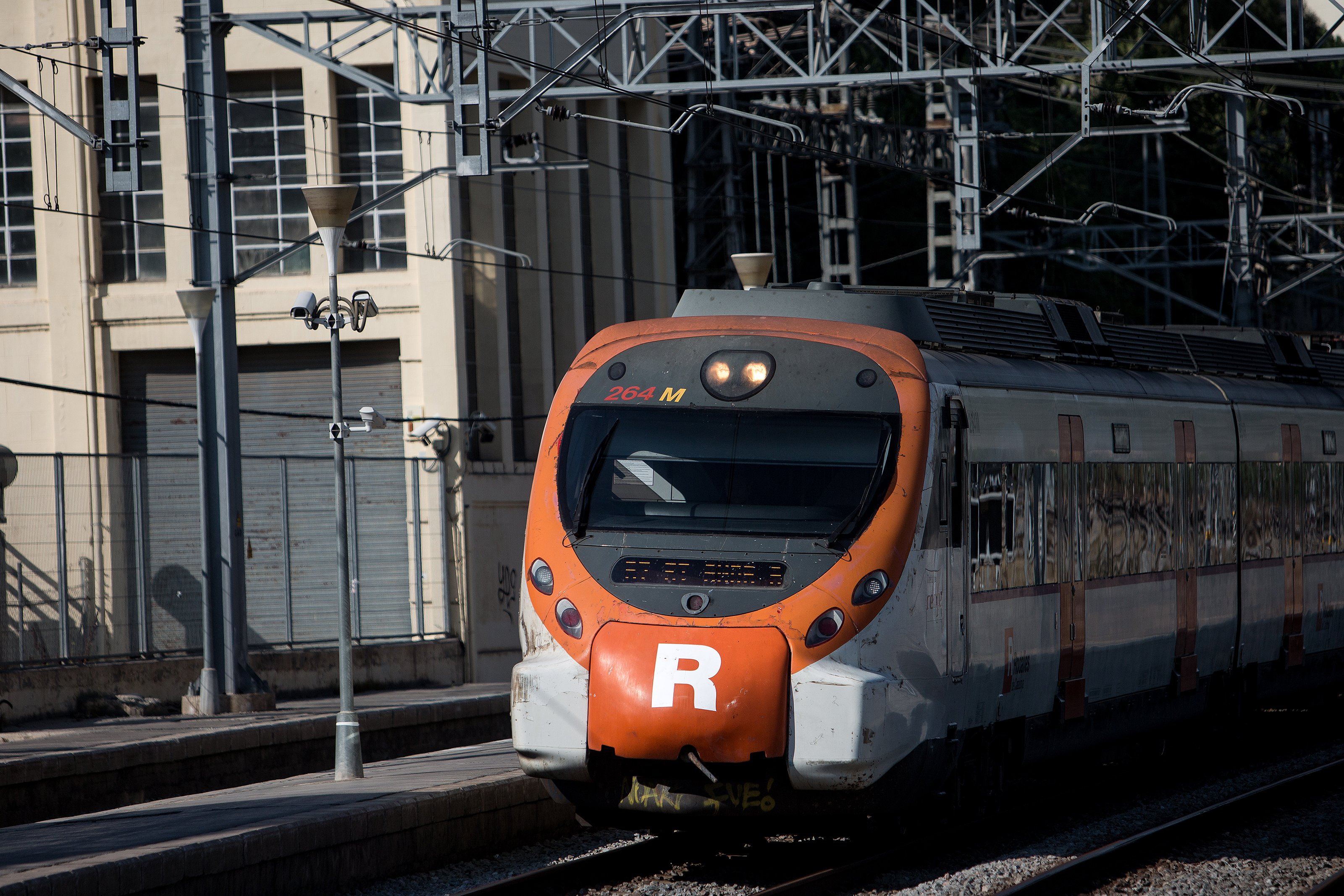 Retards de més de 30 minuts a Rodalies per una avaria entre Sants i Bellvitge