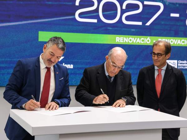 El conseller Sàmper, amb el conseller delegat de Dorna Sports i el president de Fira Circuit El conseller Sàmper, amb el conseller delegat de Dorna Sports i el president de Fira Circuit