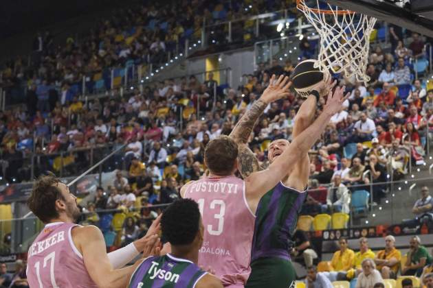 Unicaja Málaga y Joventut Badalona en la Copa del Rey 2025 de básquet / Foto: EFE Unicaja Málaga y Joventut Badalona en la Copa del Rey 2025 de básquet / Foto: EFE