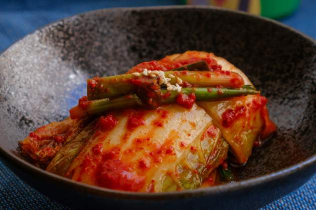 El kimchi és un plat tradicional coreà a base de col fermentada / Foto: Unsplash El kimchi és un plat tradicional coreà a base de col fermentada / Foto: Unsplash