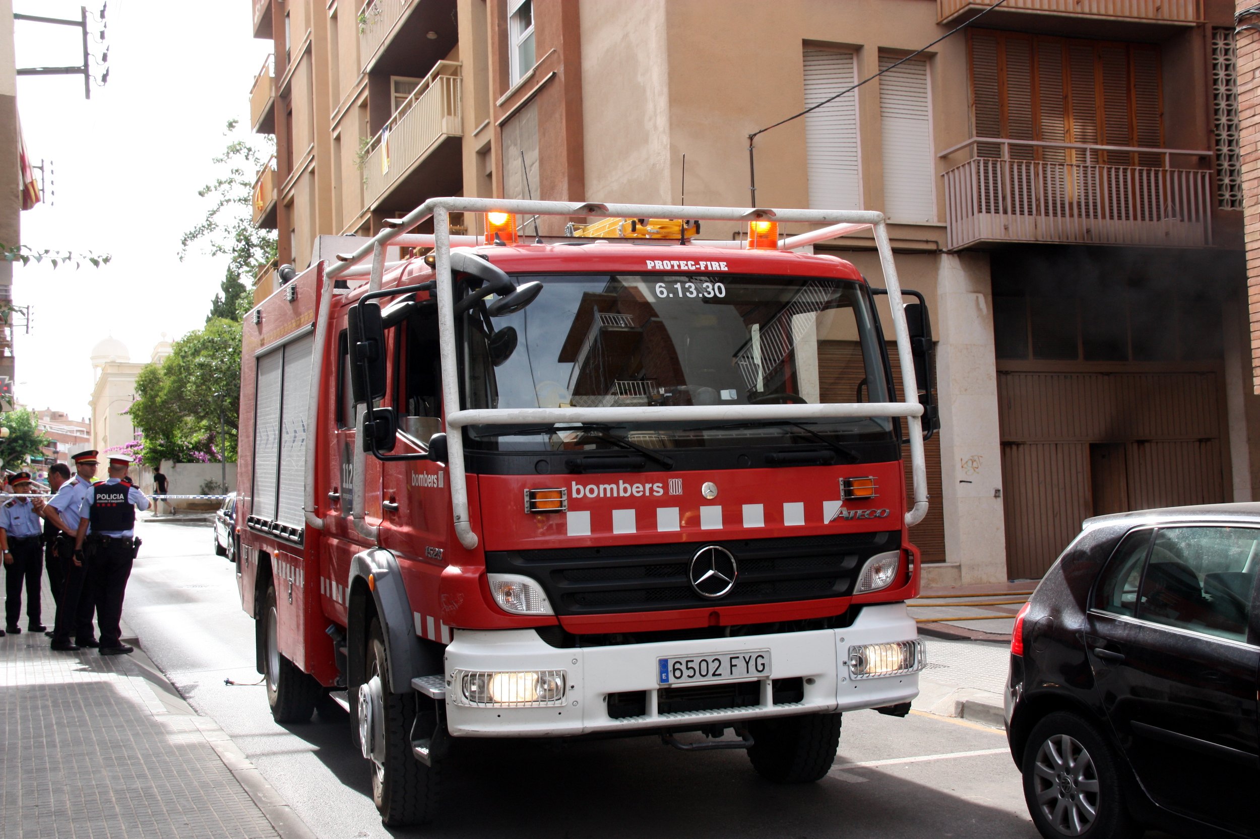 Cinco heridos leves por inhalación de humo en l'Hospitalet de Llobregat