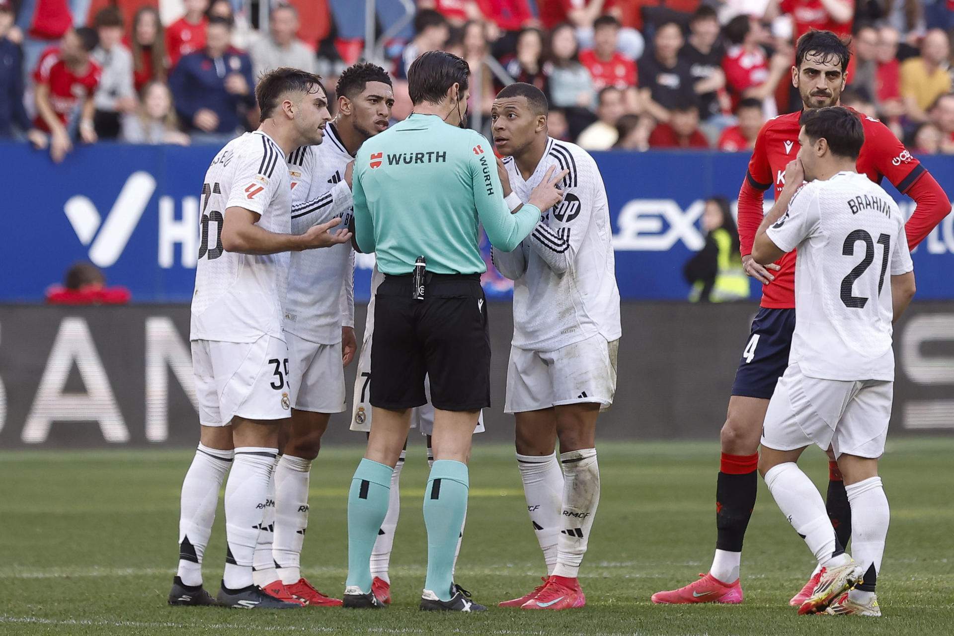 El Real Madrid vuelve a perderse entre quejas contra Osasuna y deja la puerta abierta del liderato (1-1)