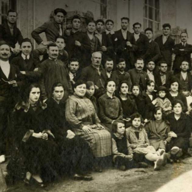 Fotografía de un grupo de obreros catalanes. Fuente: Archivo ElNacional Fotografía de un grupo de obreros catalanes. Fuente: Archivo ElNacional