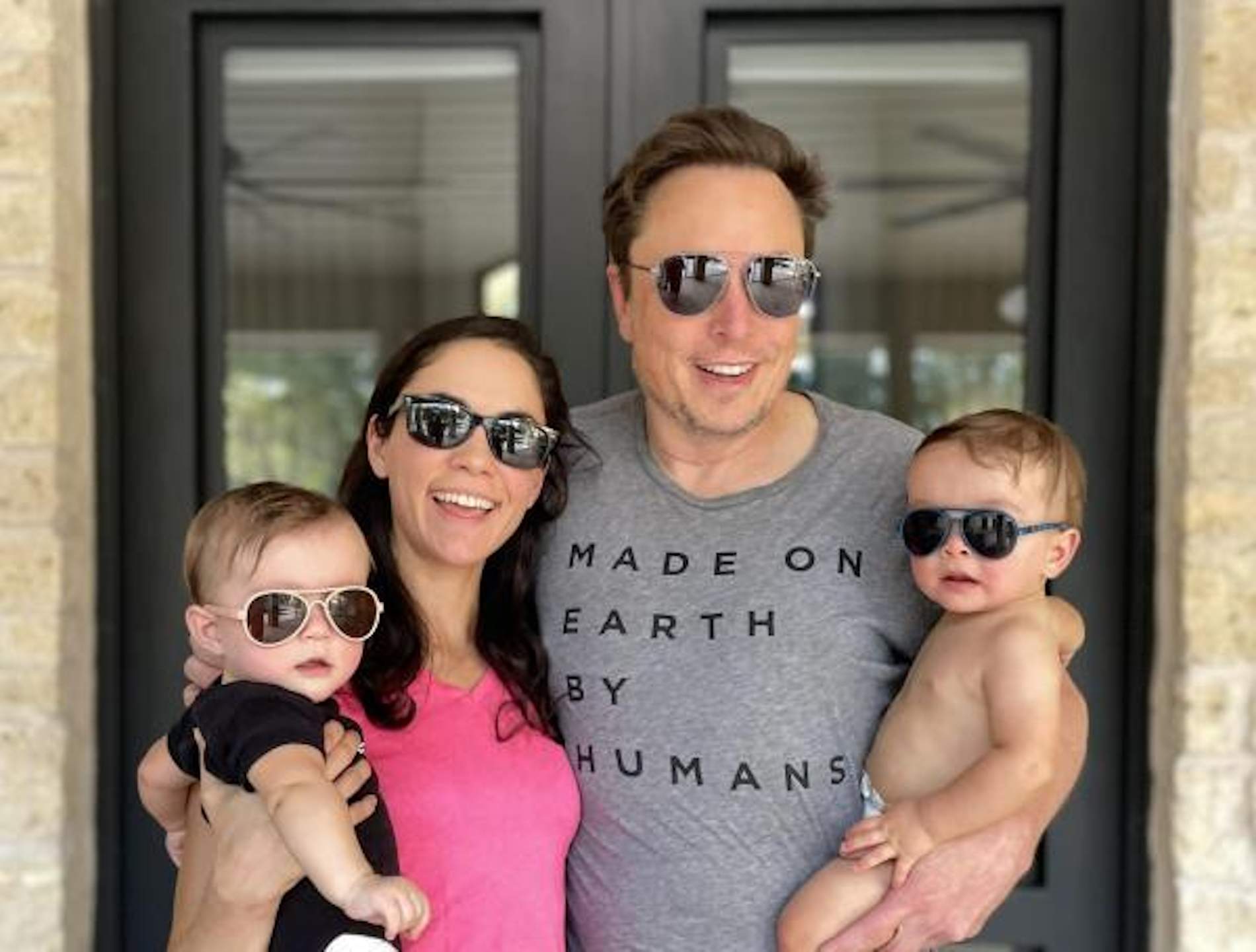 Shivon Zilis i Elon Musk, con los los gemelos|mellizos Strider y Azure (X @shivon) Shivon Zilis i Elon Musk, con los los gemelos|mellizos Strider y Azure (X @shivon)