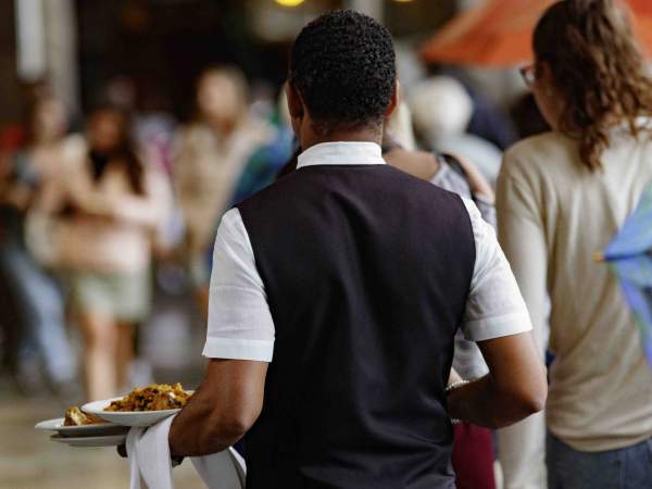 L'ocupació a l'hostaleria ha descendit després de l'estiu. Europa Press L'ocupació a l'hostaleria ha descendit després de l'estiu. Europa Press