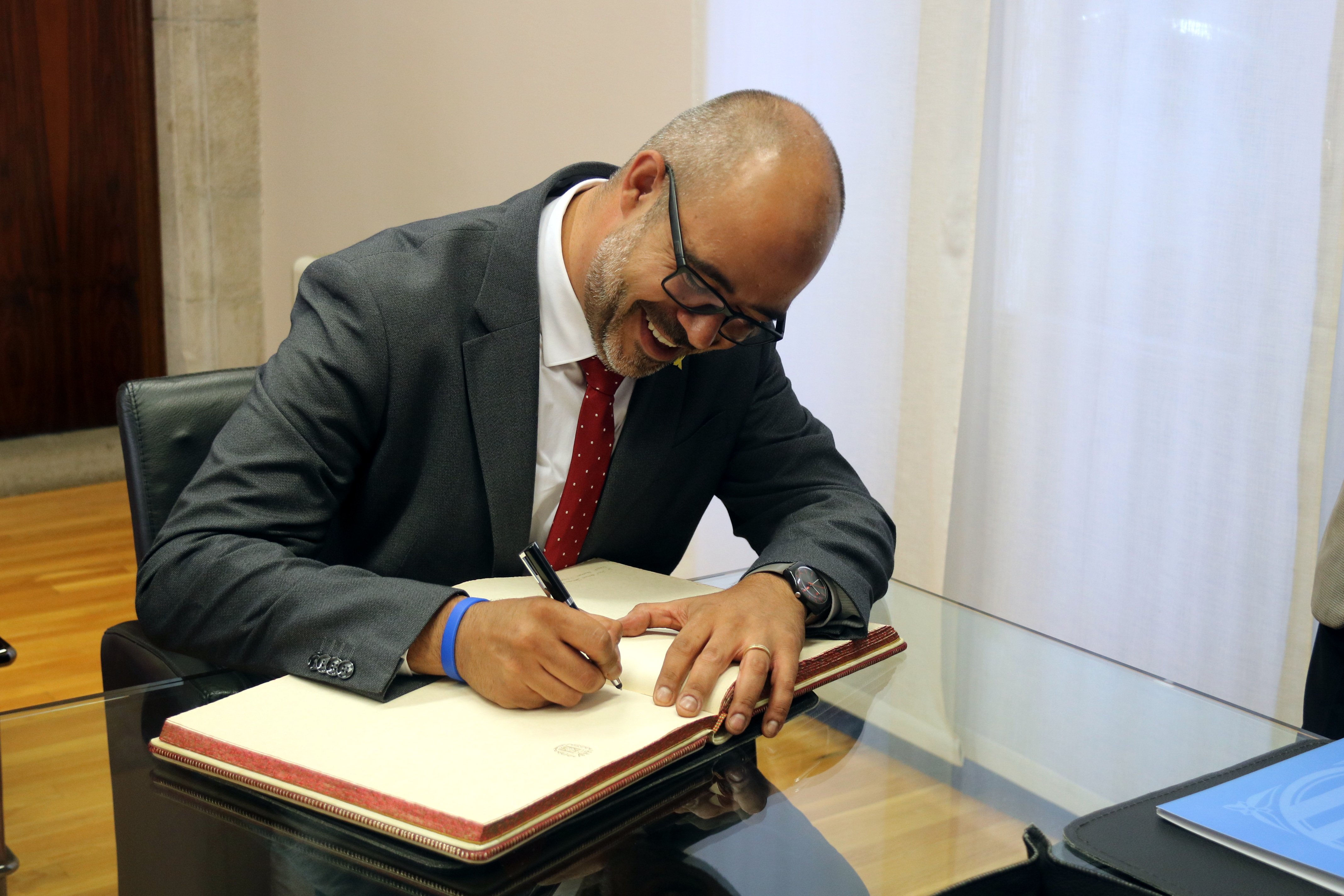 Buch fitxa com a assessor el mosso que acompanyava Puigdemont a Bèlgica