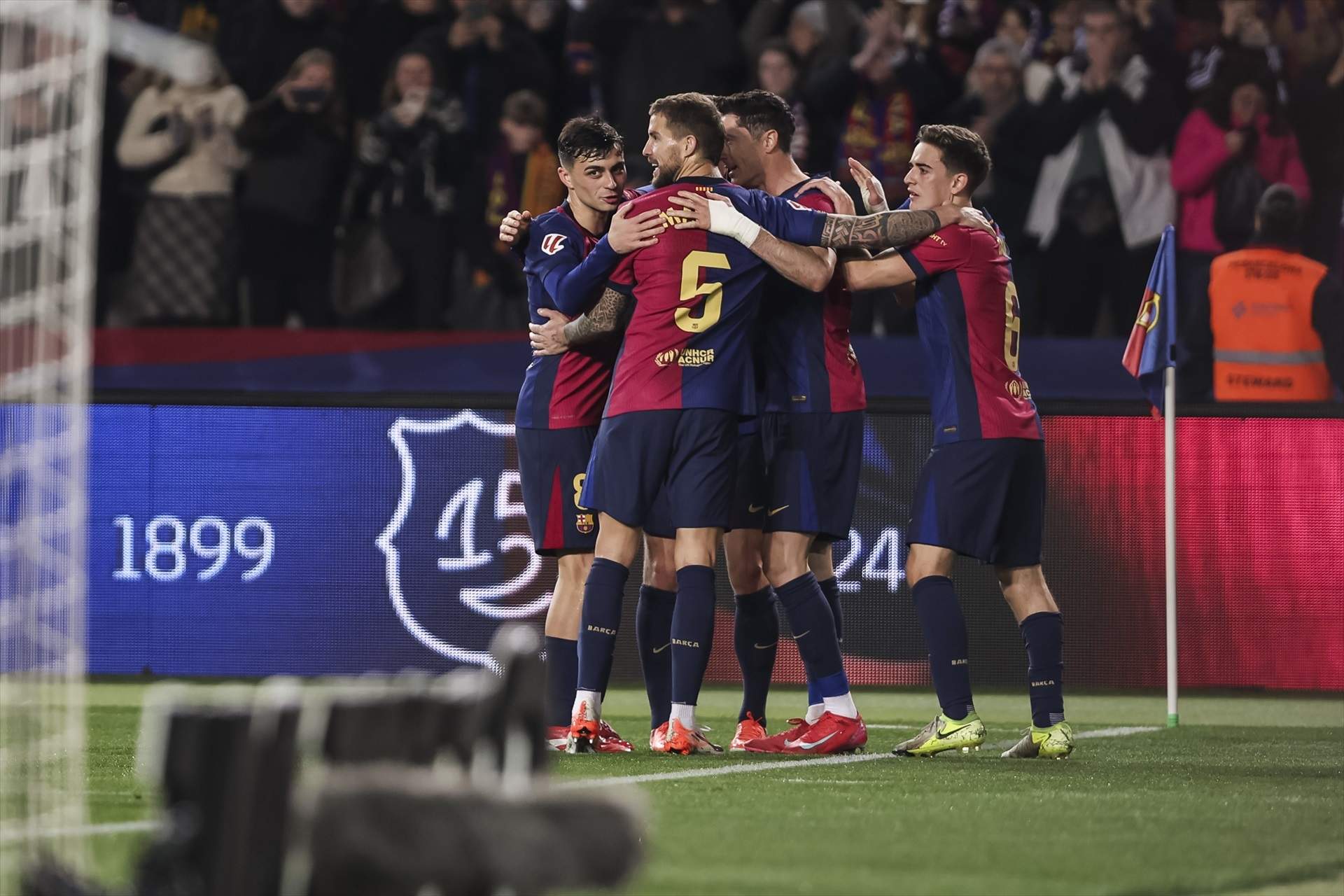 De 'perder' la Liga en diciembre a líderes en febrero: el Barça reacciona y aprovecha los errores madrileños