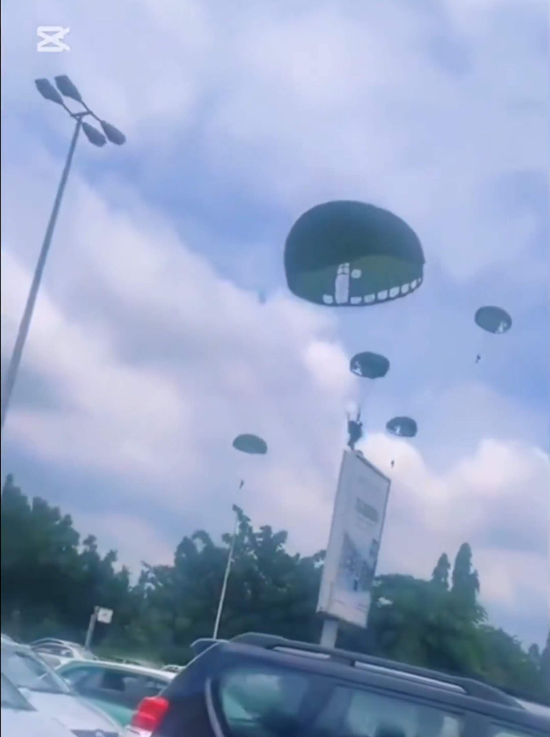 El vídeo viral del desastroso entrenamiento de unos paracaidistas nigerianos