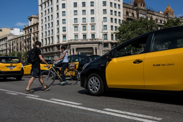 vaga taxistes barcelona passeig de gracia gran via (bona qualitat) - Carles Palacio