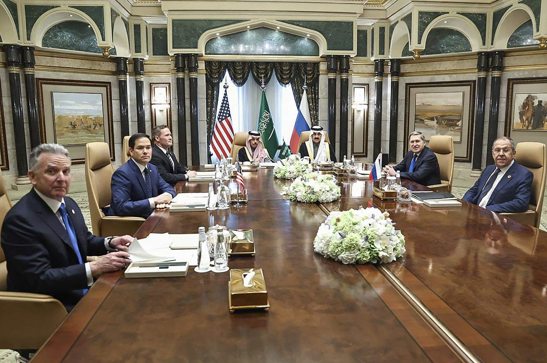 Rusia y EE.UU. acuerdan crear dos equipos negociadores sobre Ucrania