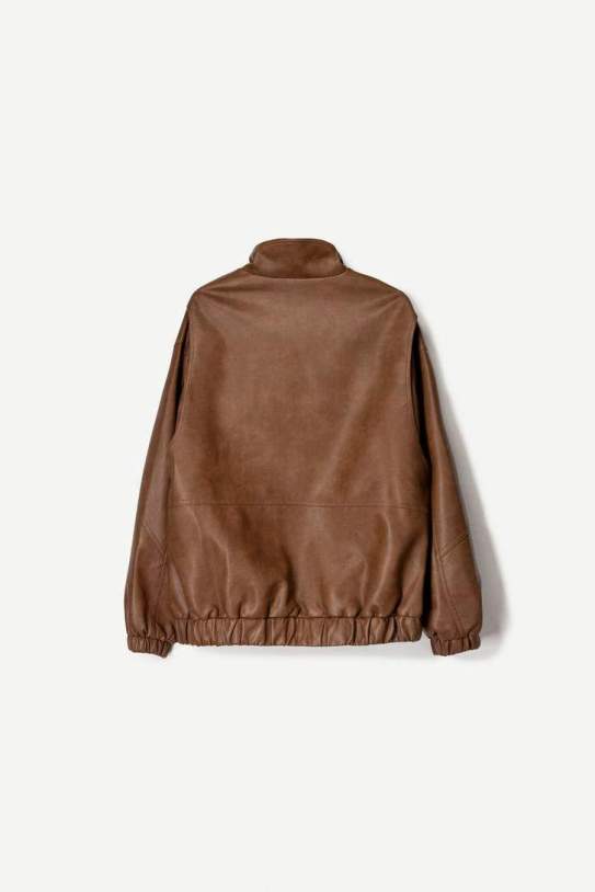 Cazadora efecto piel oversize Cazadora efecto piel oversize