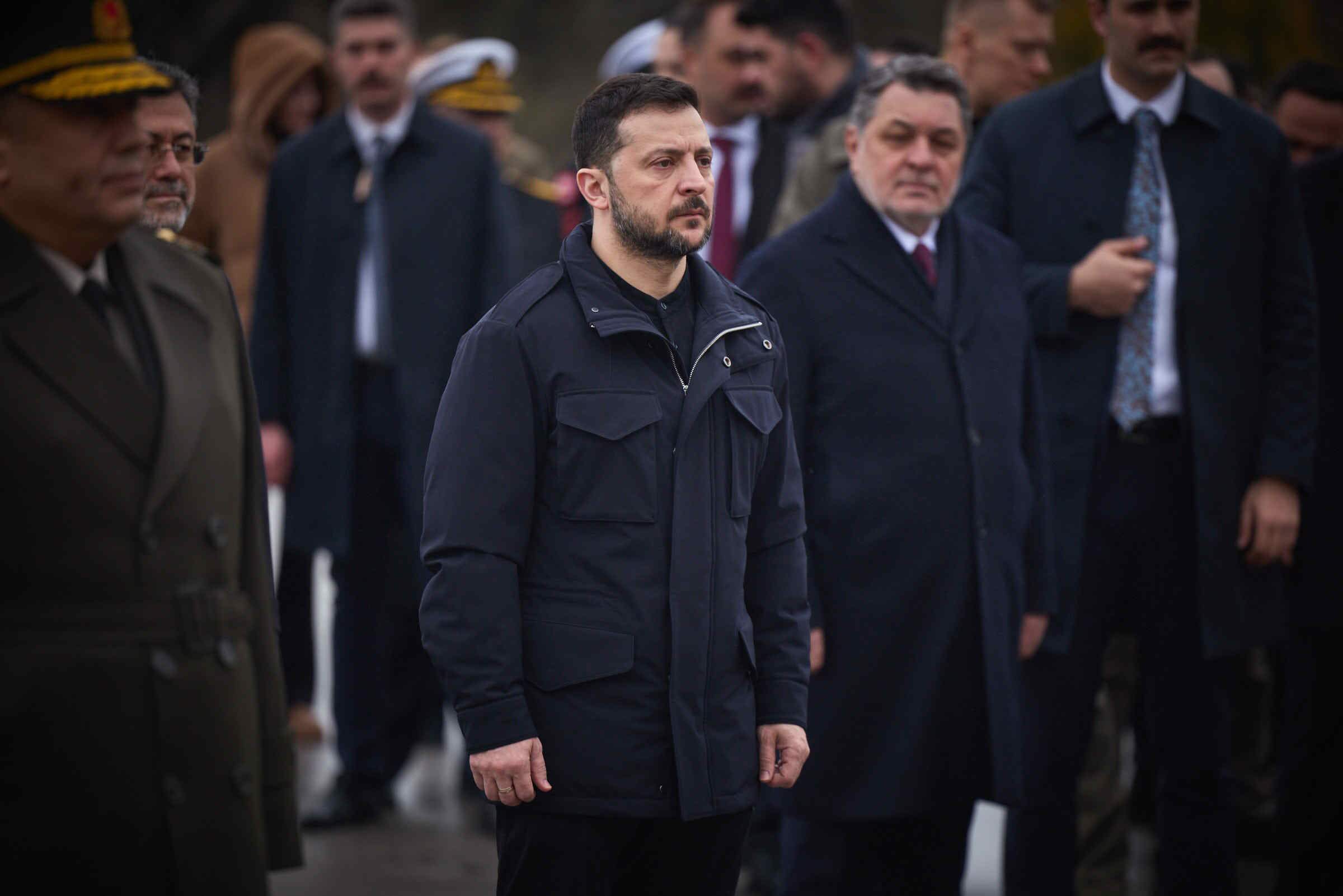 Zelenski acusa a Trump de vivir en "una burbuja de desinformación" después de que culpara a Kyiv de la guerra