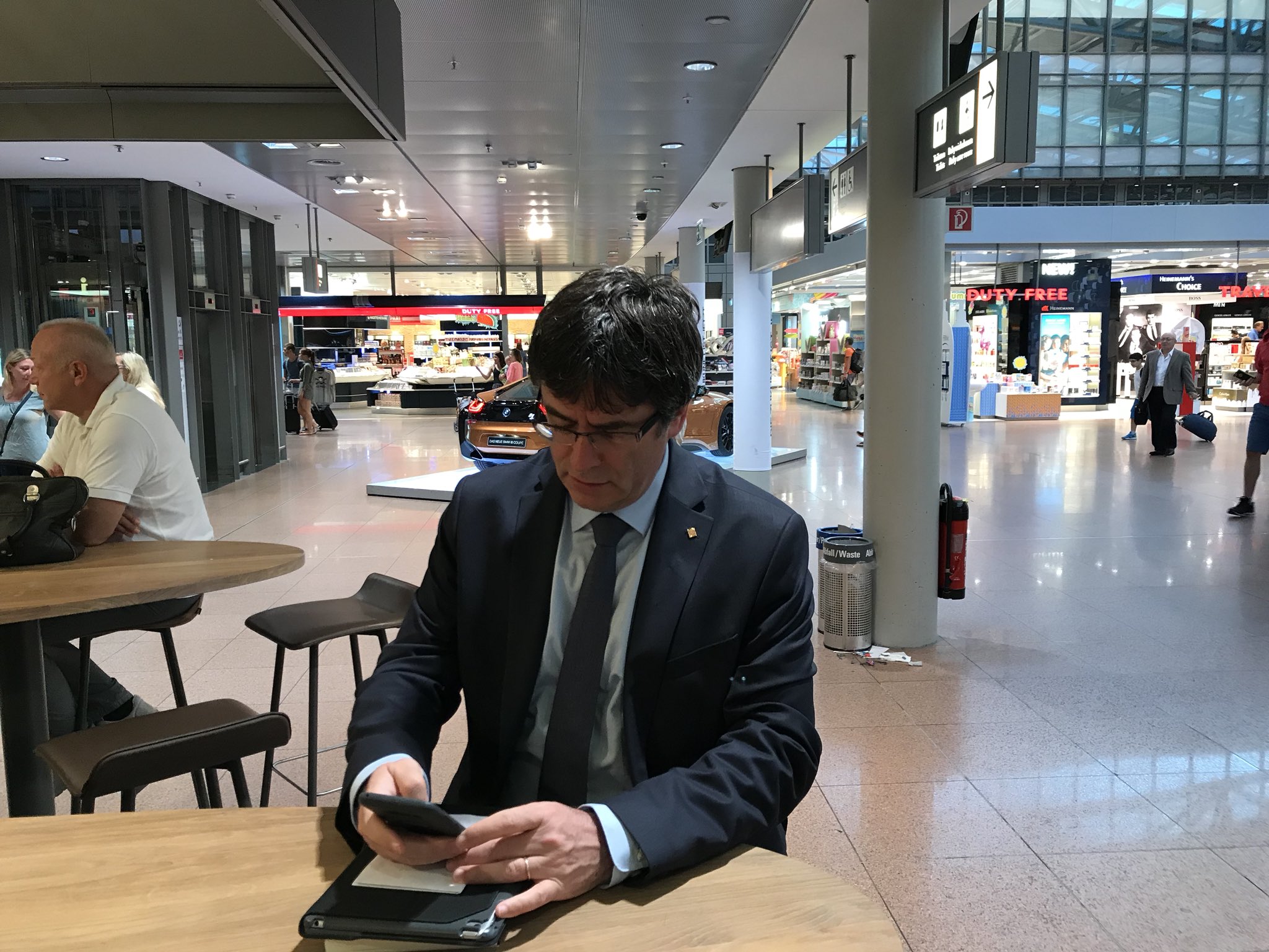 Puigdemont recorre a la justícia canadenca davant el bloqueig del seu viatge al Quebec