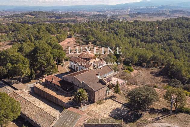 Mas Morera casa Manresa Rosalía y Rauw Alejandro Foto Luxline Barcelona Mas Morera casa Manresa Rosalía y Rauw Alejandro Foto Luxline Barcelona