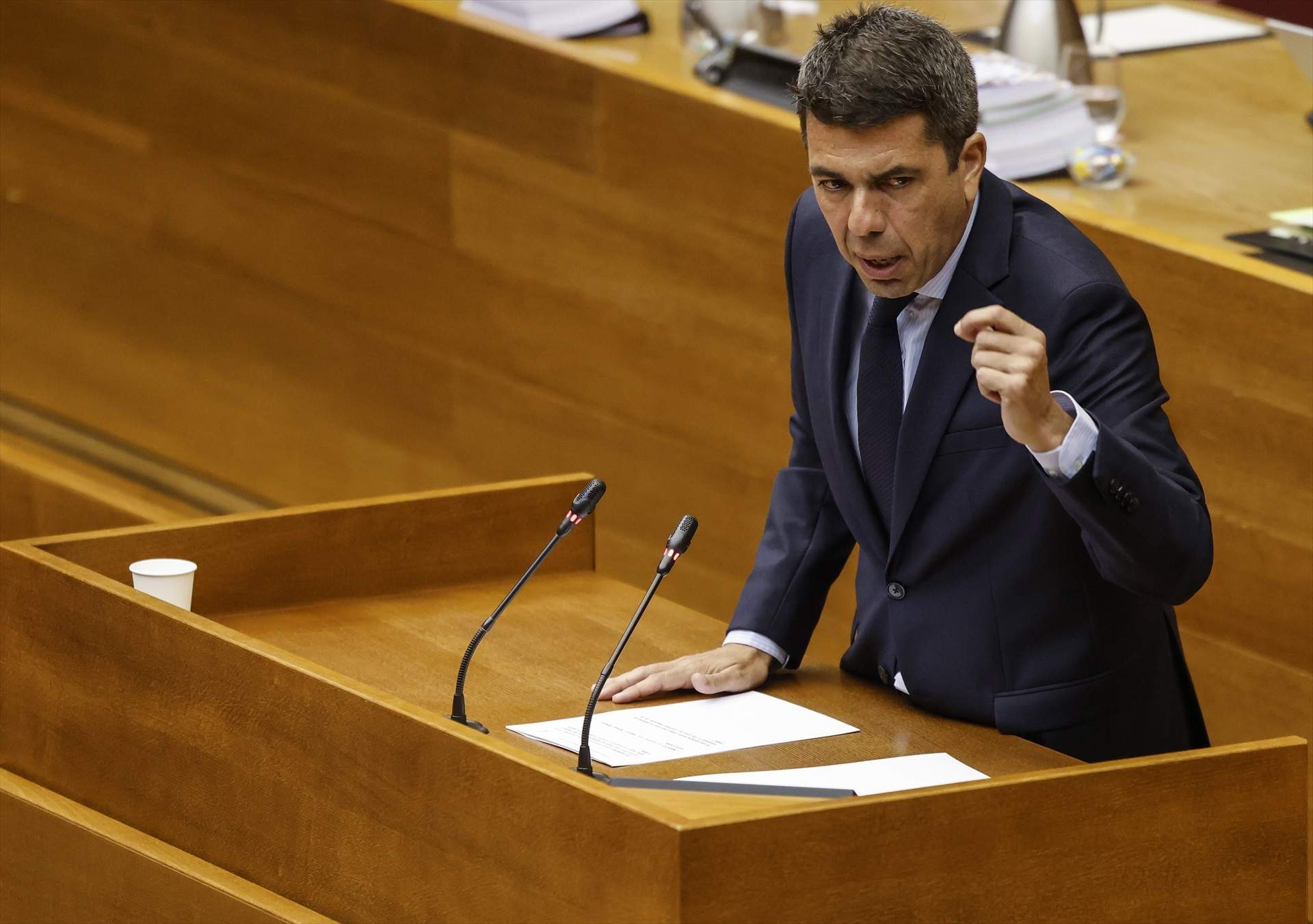 Esbroncada a les Corts Valencianes, que rebutgen demanar la dimissió de Carlos Mazón