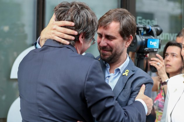 Carles Puigdemont i Torni Comín retrobada Brussel·les - EFE Carles Puigdemont i Torni Comín retrobada Brussel·les - EFE