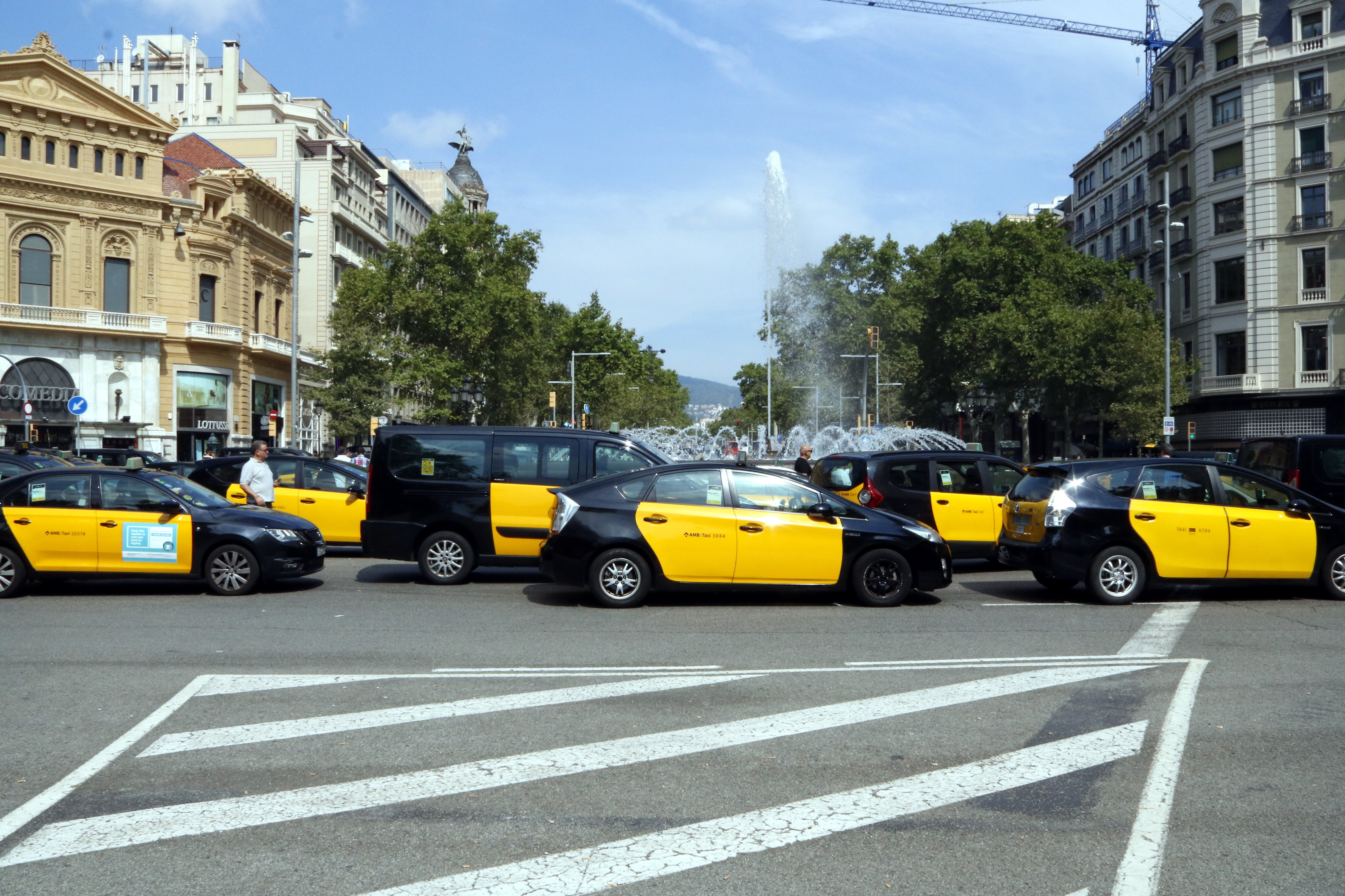 Els taxistes, pendents de les converses amb el Ministeri
