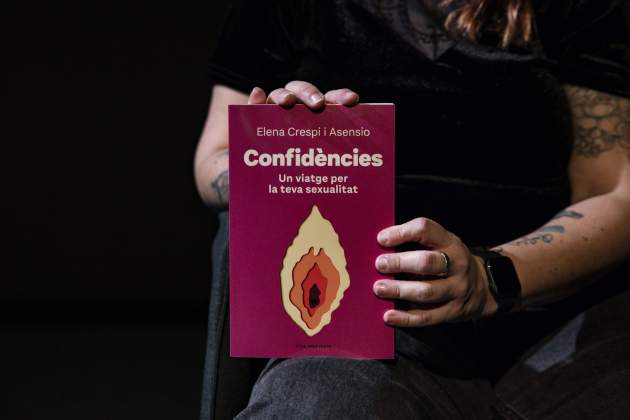 Elena Crespi, llibre confidencies / Foto: Carlos Baglietto Elena Crespi, llibre confidencies / Foto: Carlos Baglietto