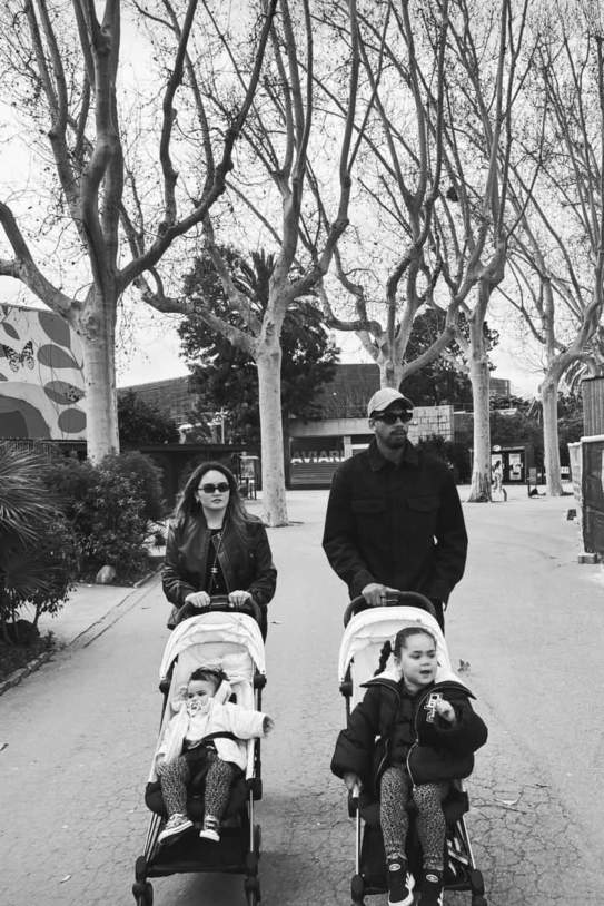 Ronald Araújo y Abigail Olivera con las hijas en el zoo / Instagram Ronald Araújo y Abigail Olivera con las hijas en el zoo / Instagram