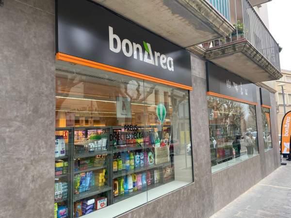 Una de les últimes botigues obertes per bonÀrea, en aquest cas a Arenys de Munt (Barcelona). Una de les últimes botigues obertes per bonÀrea, en aquest cas a Arenys de Munt (Barcelona).