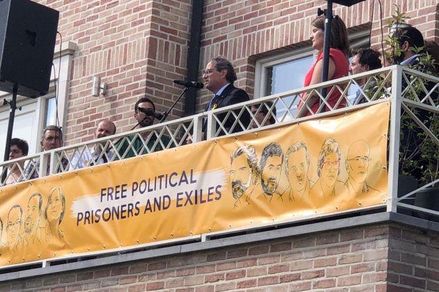 Quim Torra balcó casa república Marta Lasalas Quim Torra balcó casa república Marta Lasalas