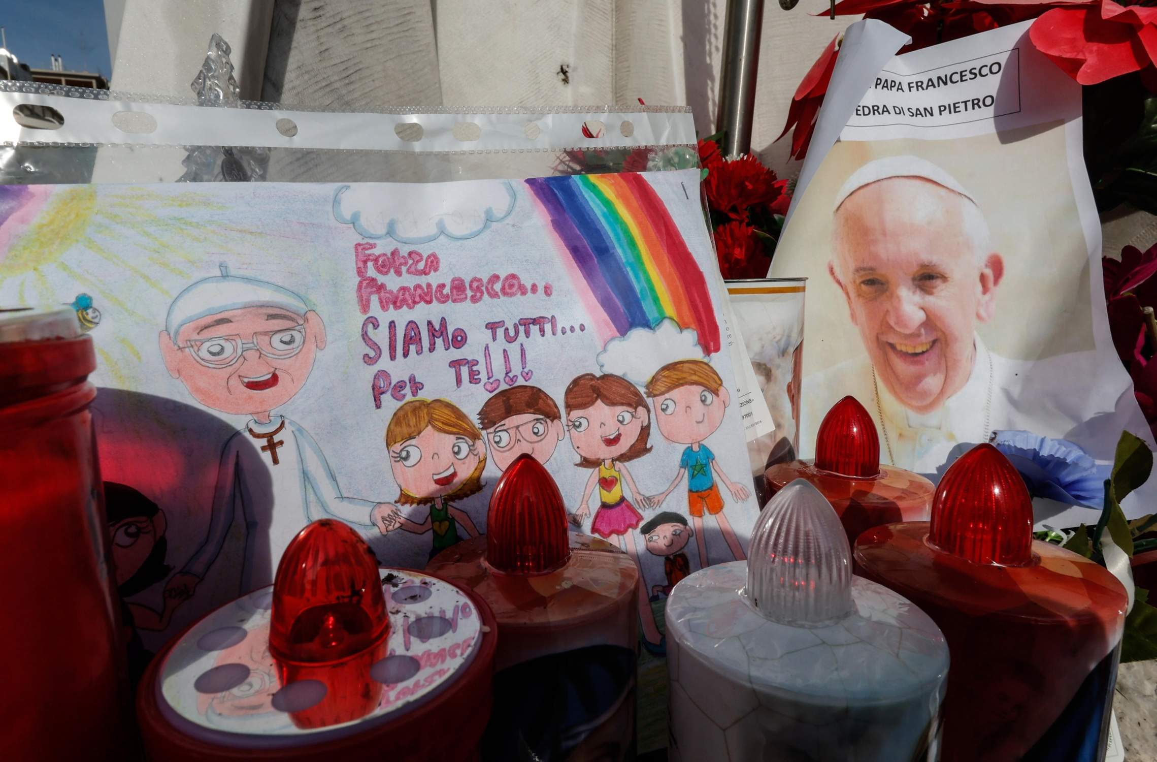 El Papa ha passat bona nit, segons el Vaticà, però continua en estat crític