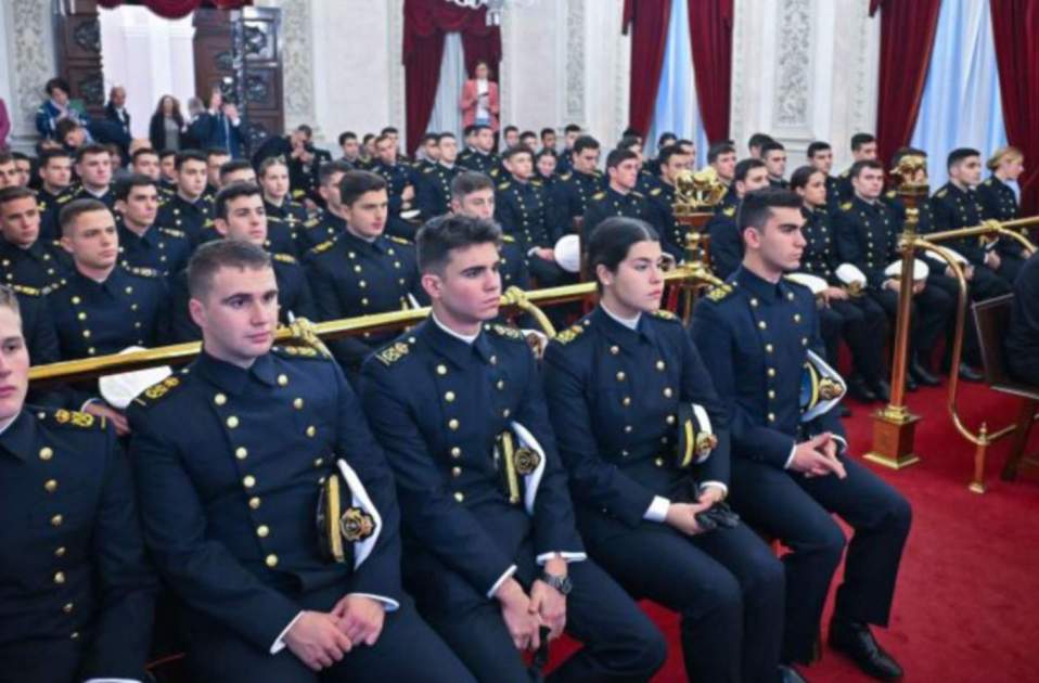 El nòvio d'Elionor el tercer de la primera fila a l'Ajuntament de Cadis, XXSS El nòvio d'Elionor el tercer de la primera fila a l'Ajuntament de Cadis, XXSS