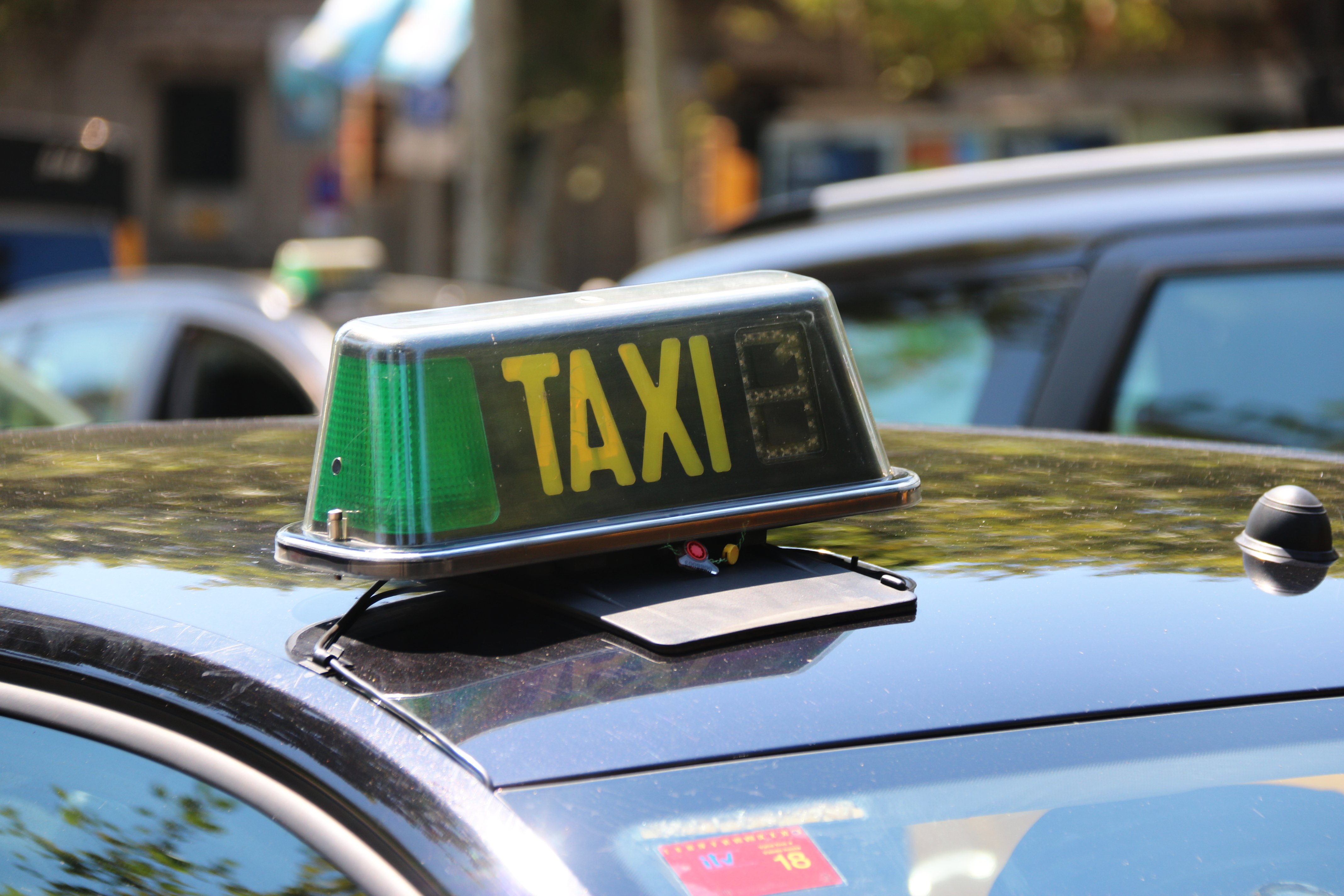 Los taxistas valencianos se suman a la huelga indefinida