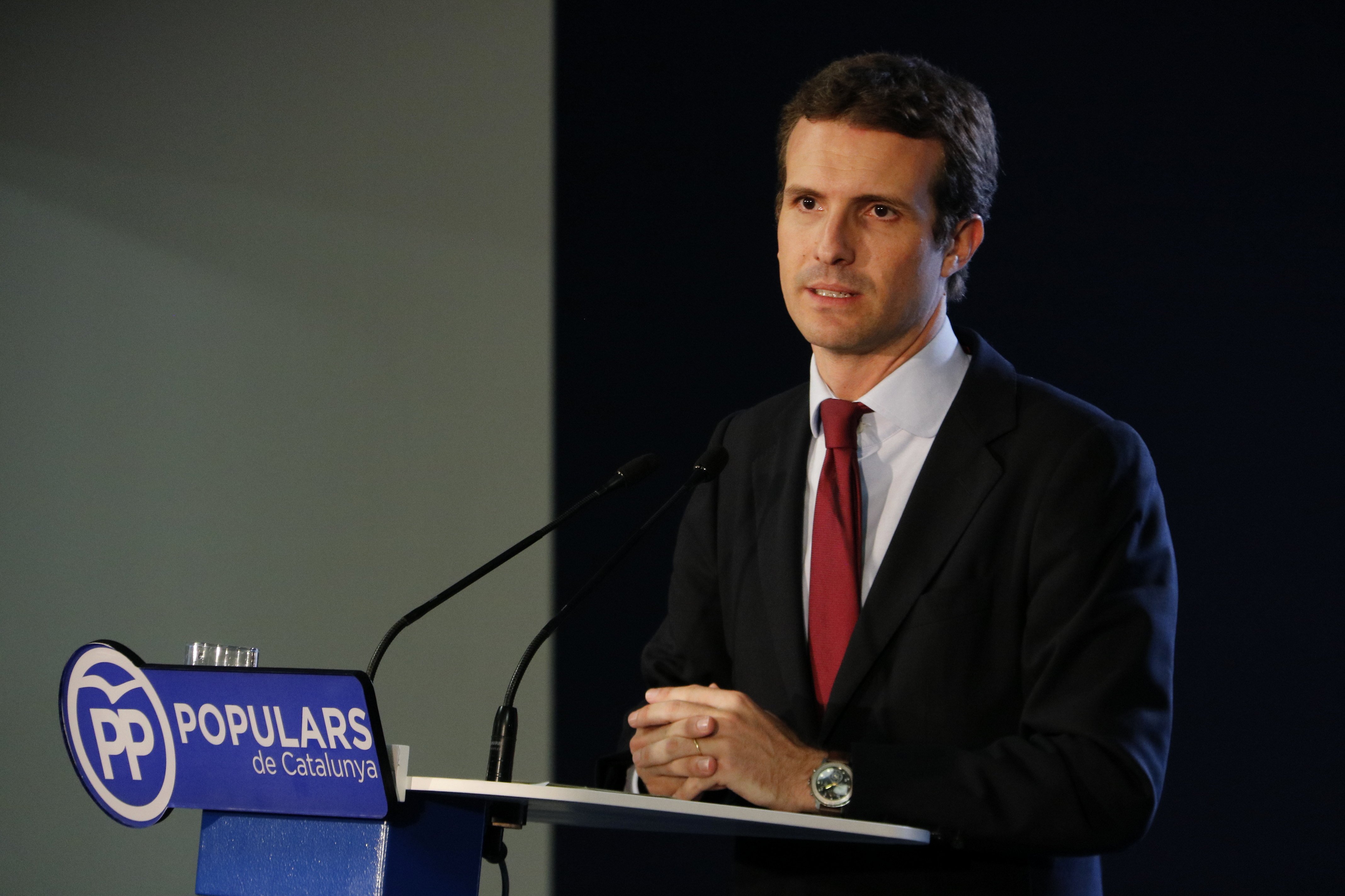 Casado asegura que hay una "negociación oculta" entre Puigdemont y Sánchez