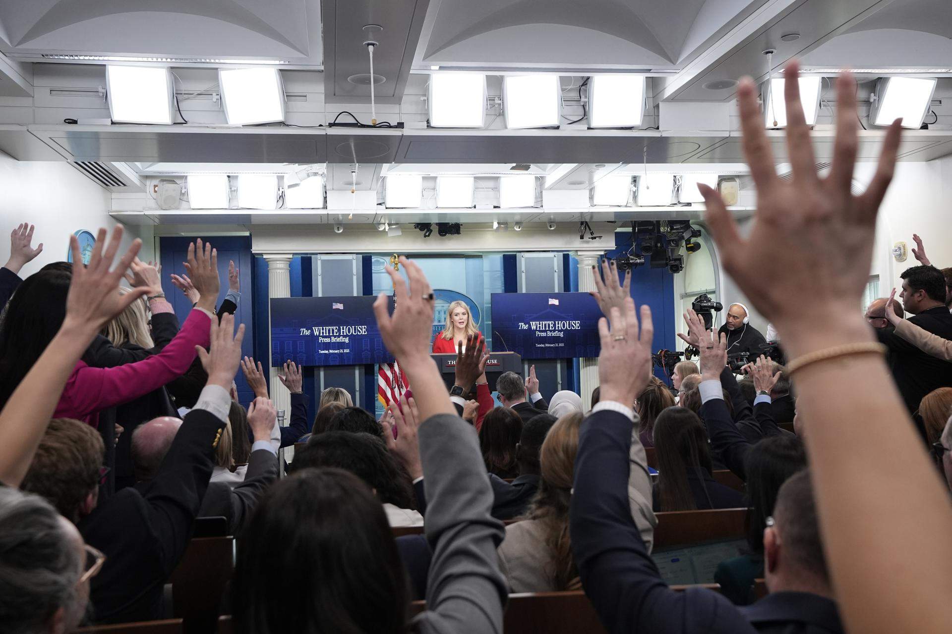 La Casa Blanca assumeix el control de la premsa: decidirà quins mitjans poden preguntar a Trump