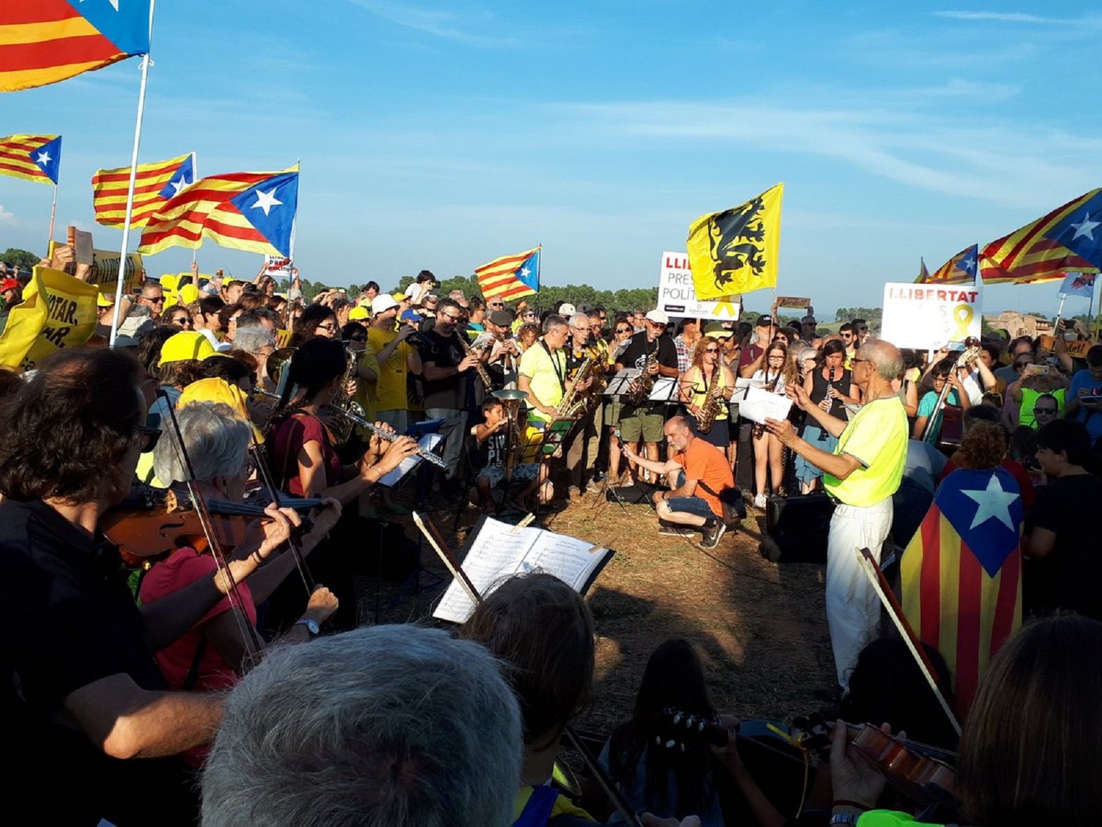 Concierto multitudinario en Lledoners por los presos