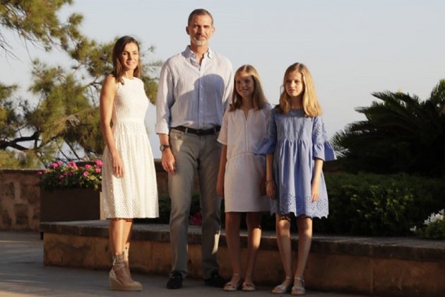 Felipe y Letizia excluyen a los reyes eméritos de la foto de verano