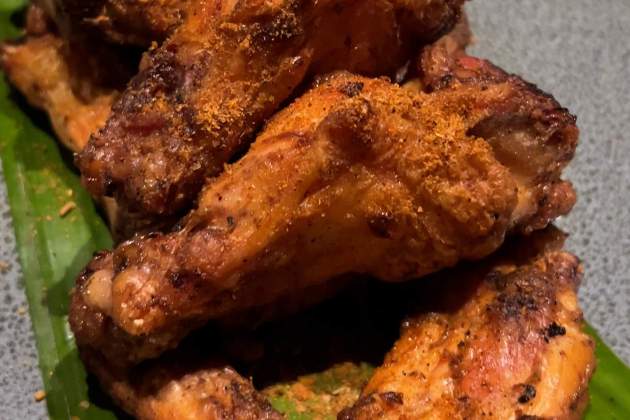 Aletes de pollastre a l'estil ivorià / Foto: Un Delicioso Mundo Aletes de pollastre a l'estil ivorià / Foto: Un Delicioso Mundo