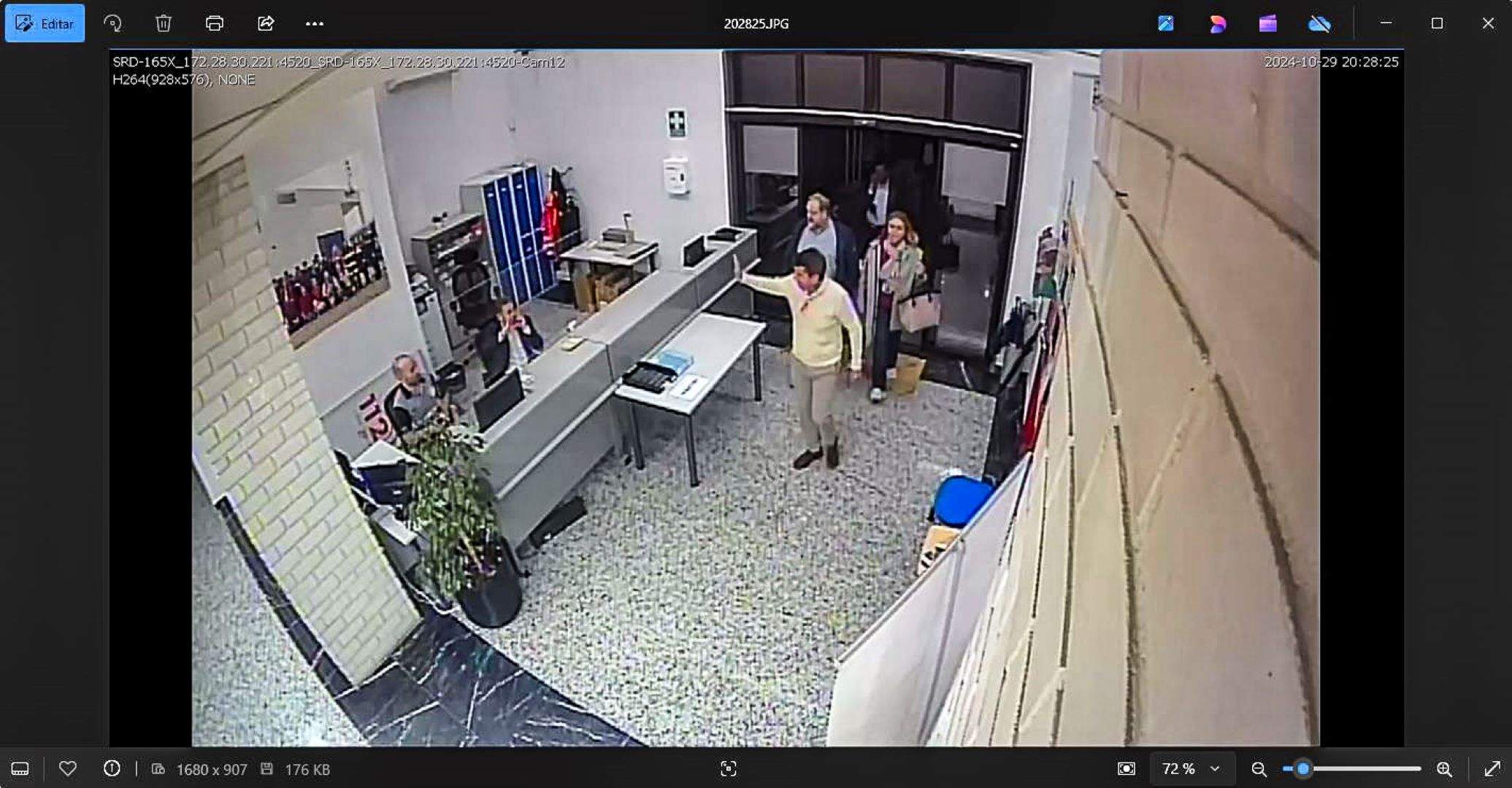 La imagen de Mazón entrando en el Cecopi es "técnicamente falsa", según un peritaje