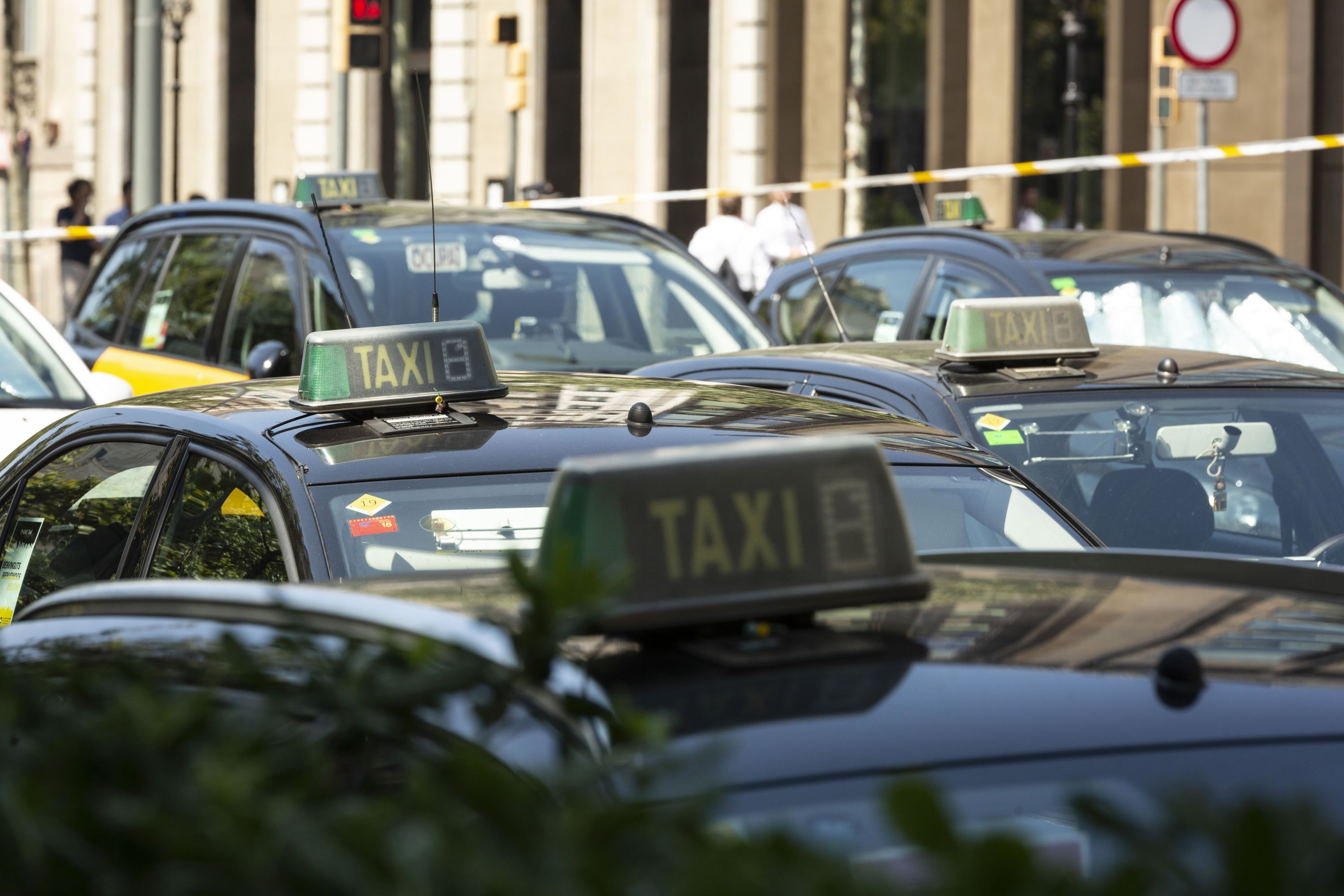 Los taxistas deciden volver a ocupar la Gran Via de Barcelona