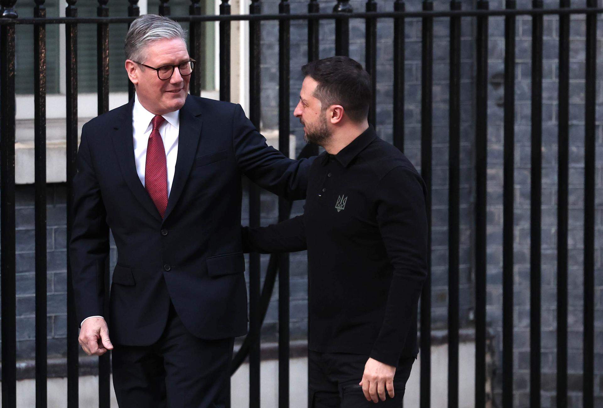 Starmer da una cálida bienvenida a Zelenski: "Tienes el apoyo absoluto del Reino Unido"
