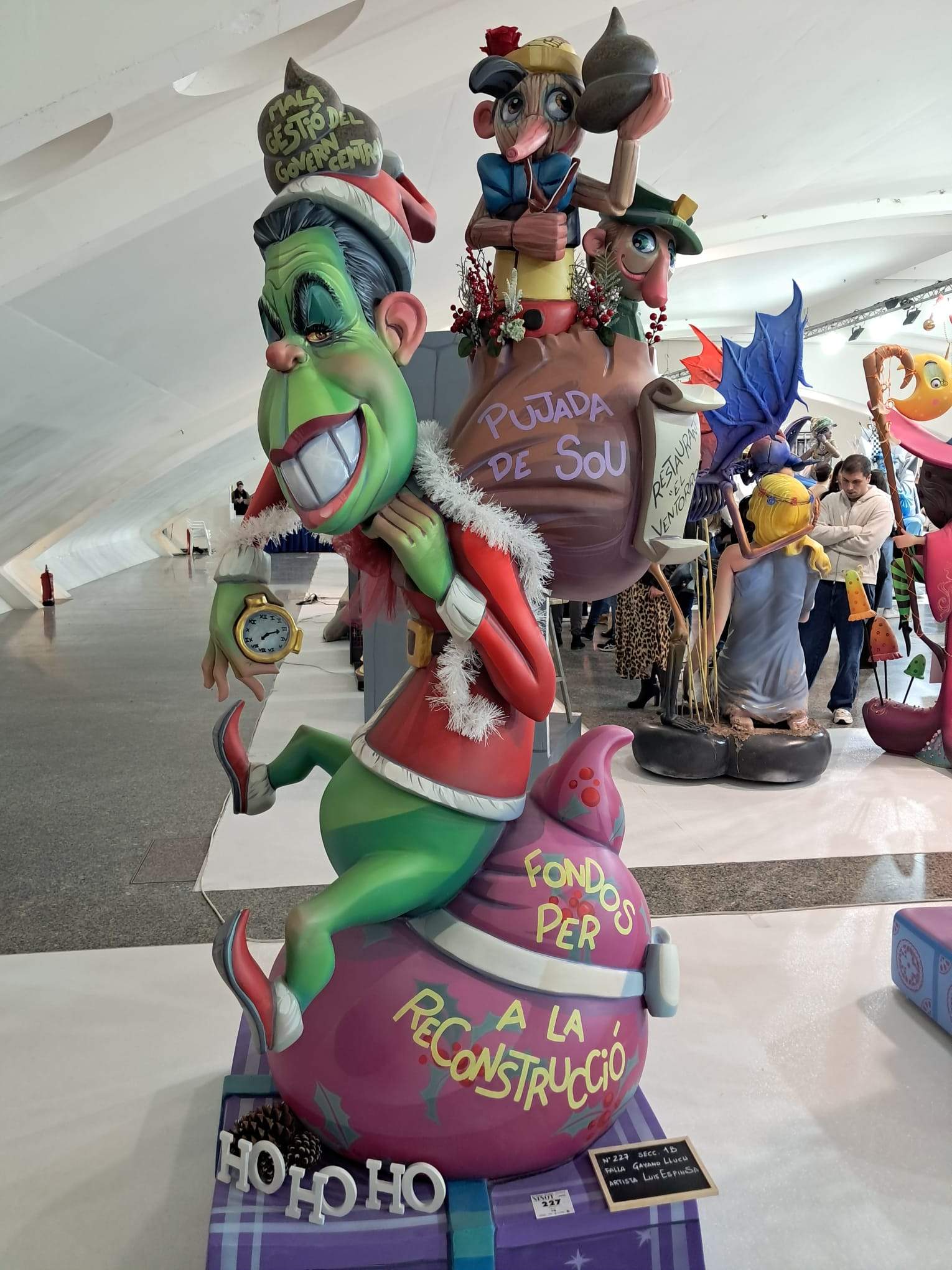Fallas marcadas por la DANA y la presión popular contra Mazón, que se esconde de la calle para no quemarse