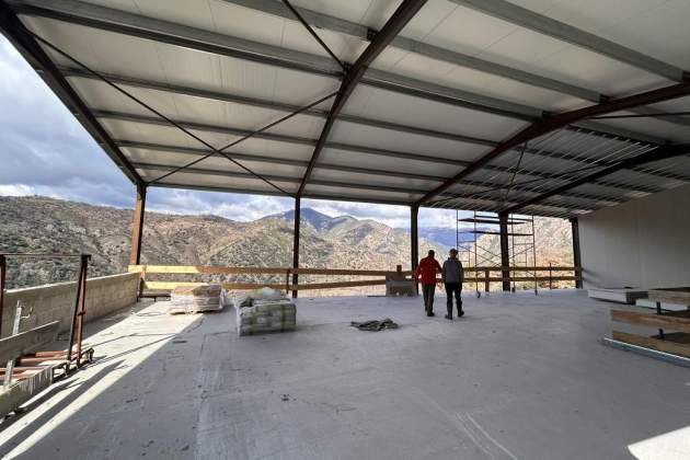 Futura bodega de vinos en el Pirineo / Foto: Albert Villaró y Montse Ferrer Futura bodega de vinos en el Pirineo / Foto: Albert Villaró y Montse Ferrer