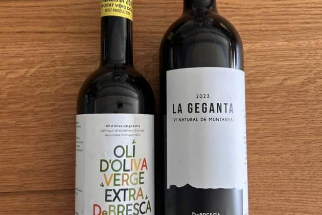 Botella de vino y aceite / Foto: Albert Villaró y Montse Ferrer Botella de vino y aceite / Foto: Albert Villaró y Montse Ferrer