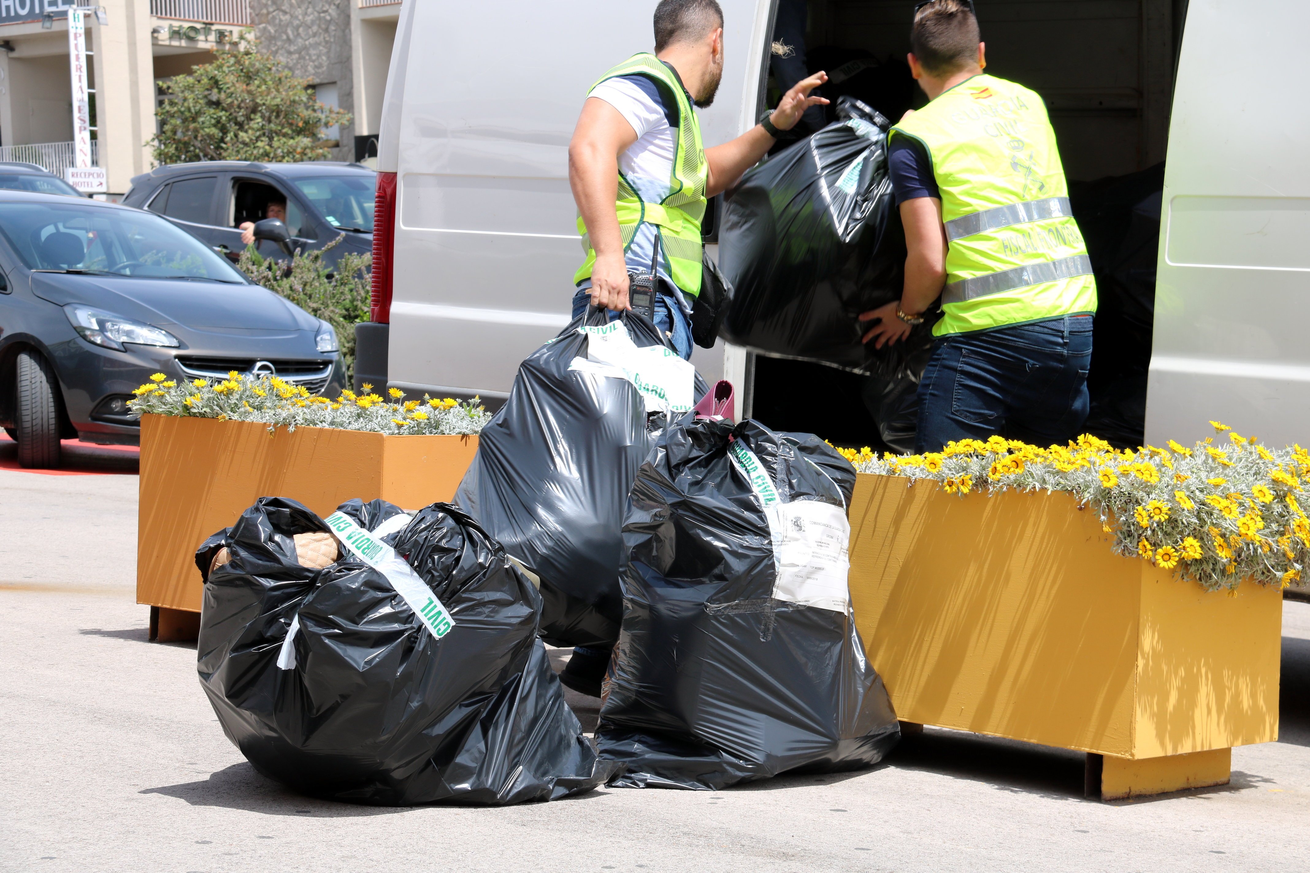 Detienen a cinco personas por tráfico de drogas en la Jonquera